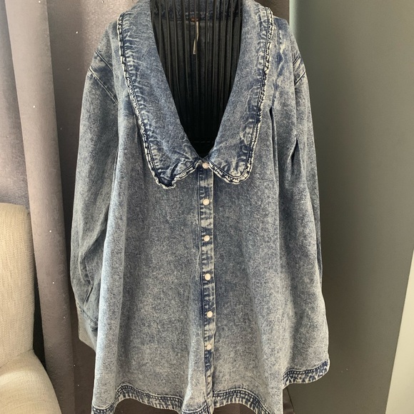 Free People- Charlie Buttondown Top - Picture 1 of 6